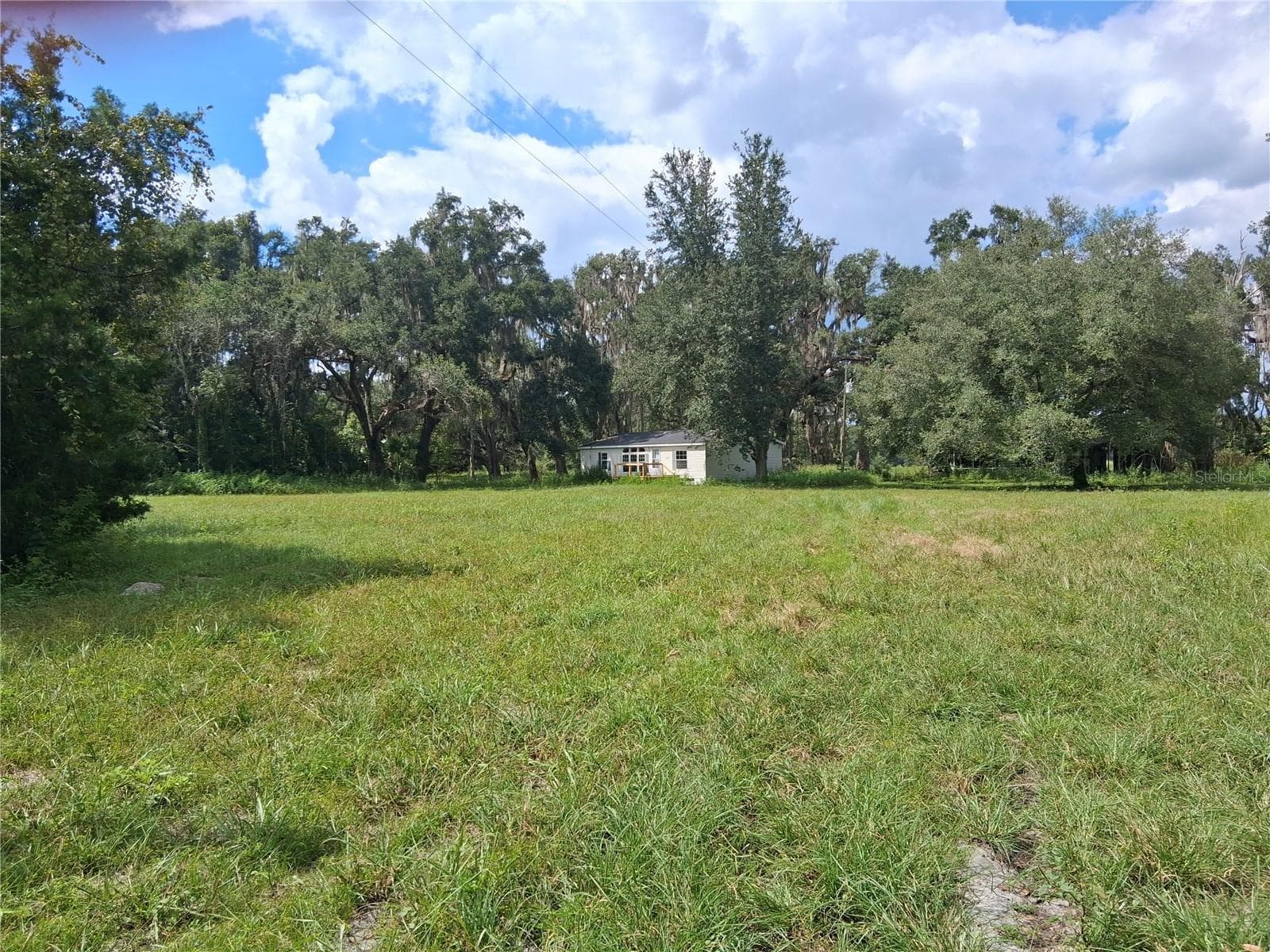 Manufactured Home at 9278 CR 734, CENTER HILL, photo 2 of 13