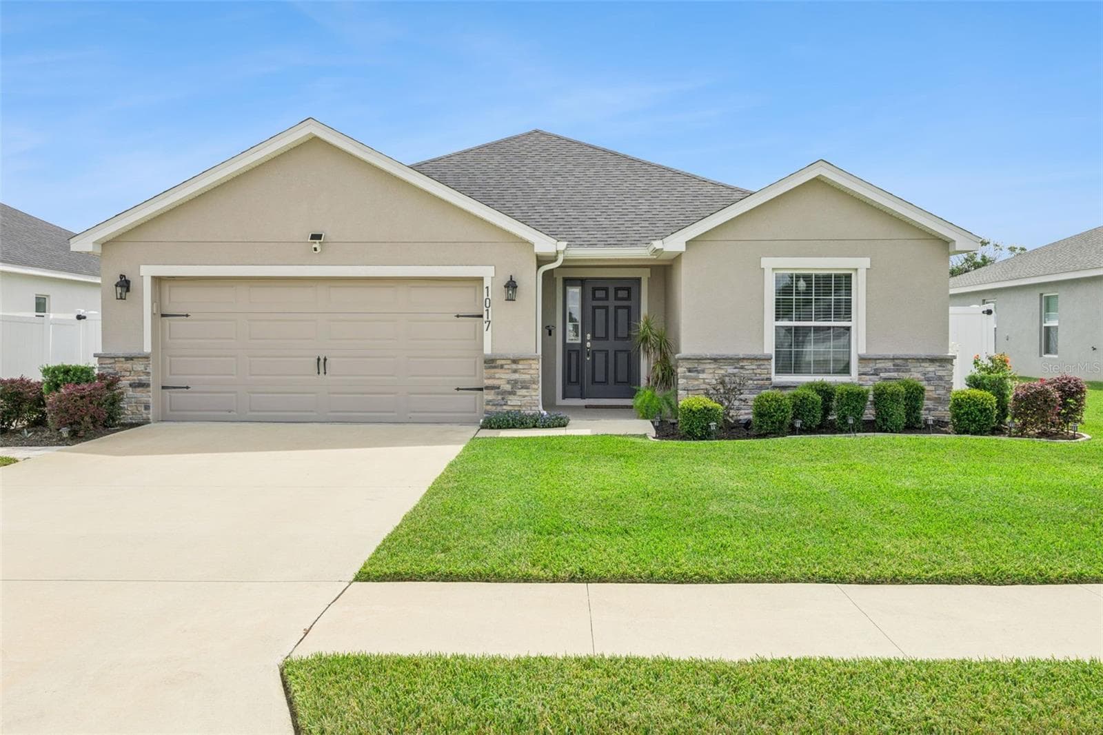 1017 MONTGOMERY LN