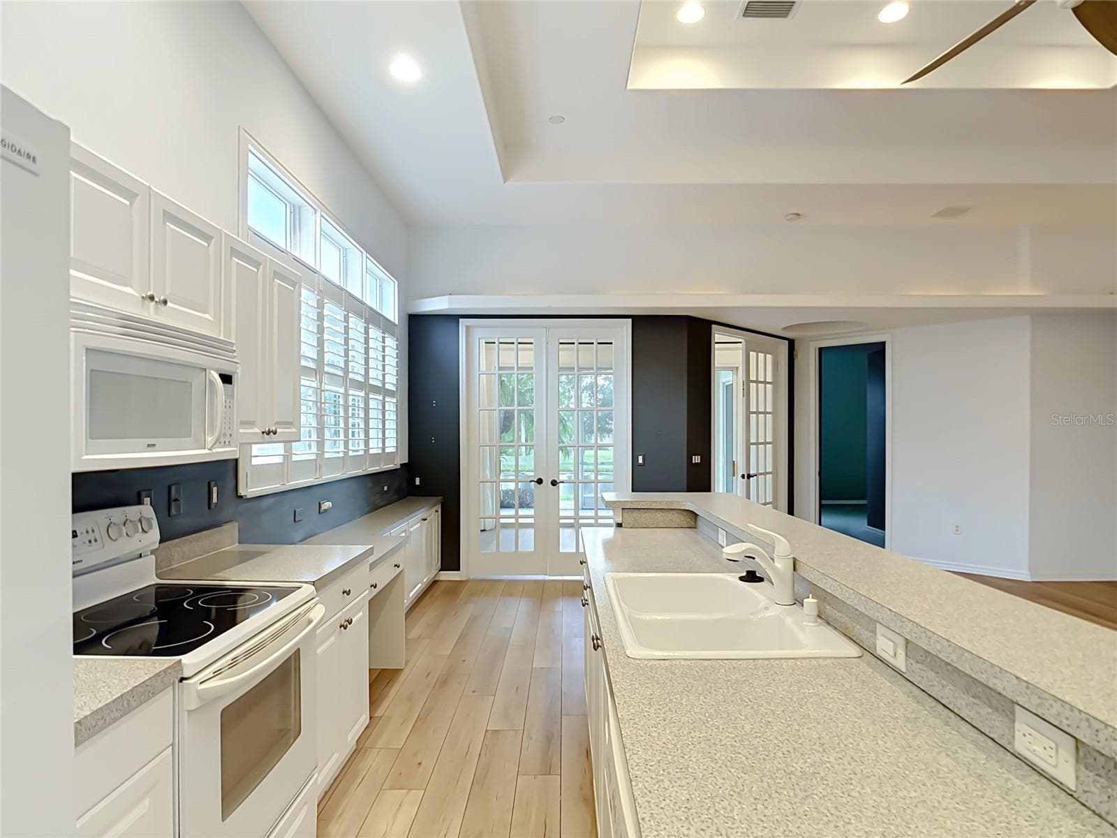 Single Family Residence at 2120 MATTAMY CT, VENICE, photo 10 of 51