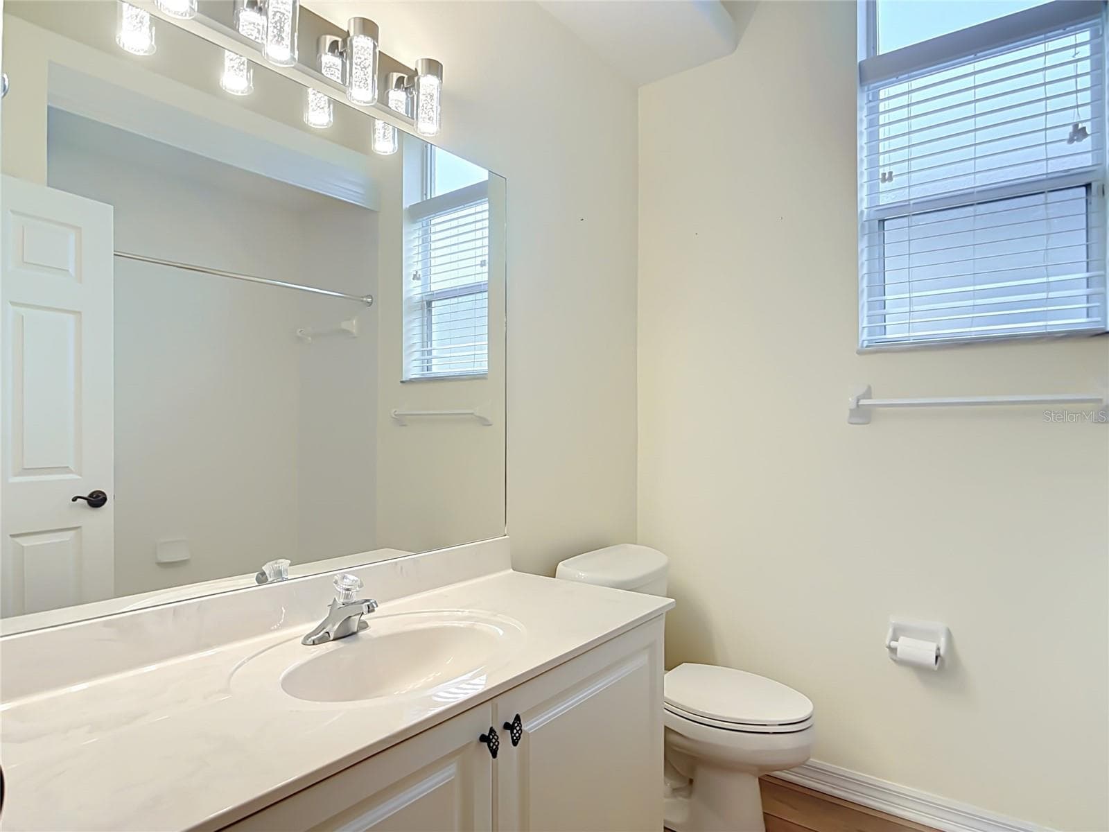 Guest Bath - 2120 MATTAMY CT, VENICE