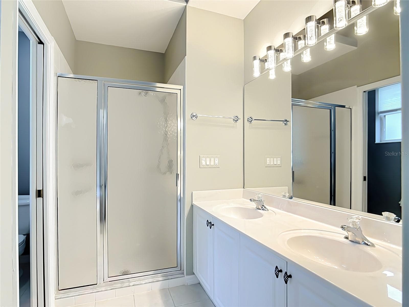 Primary Vanity and Shower - 2120 MATTAMY CT, VENICE