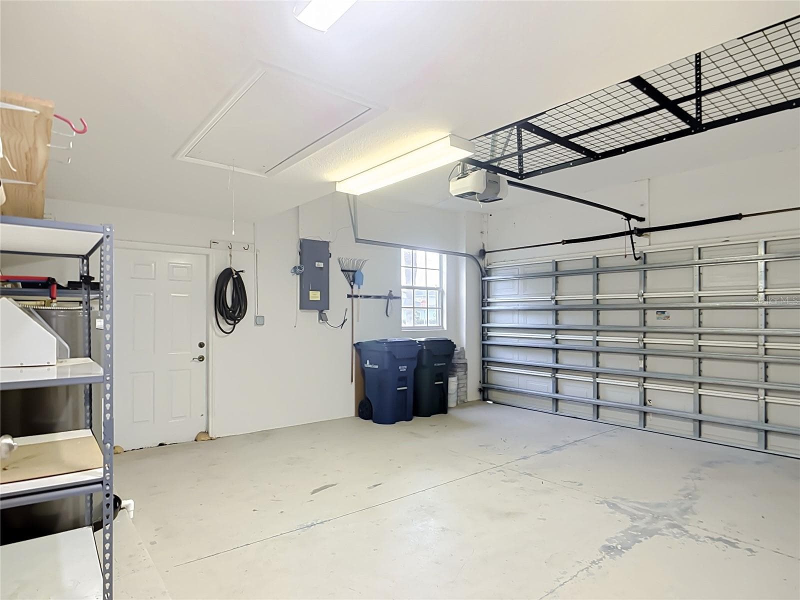 Garage - 2120 MATTAMY CT, VENICE