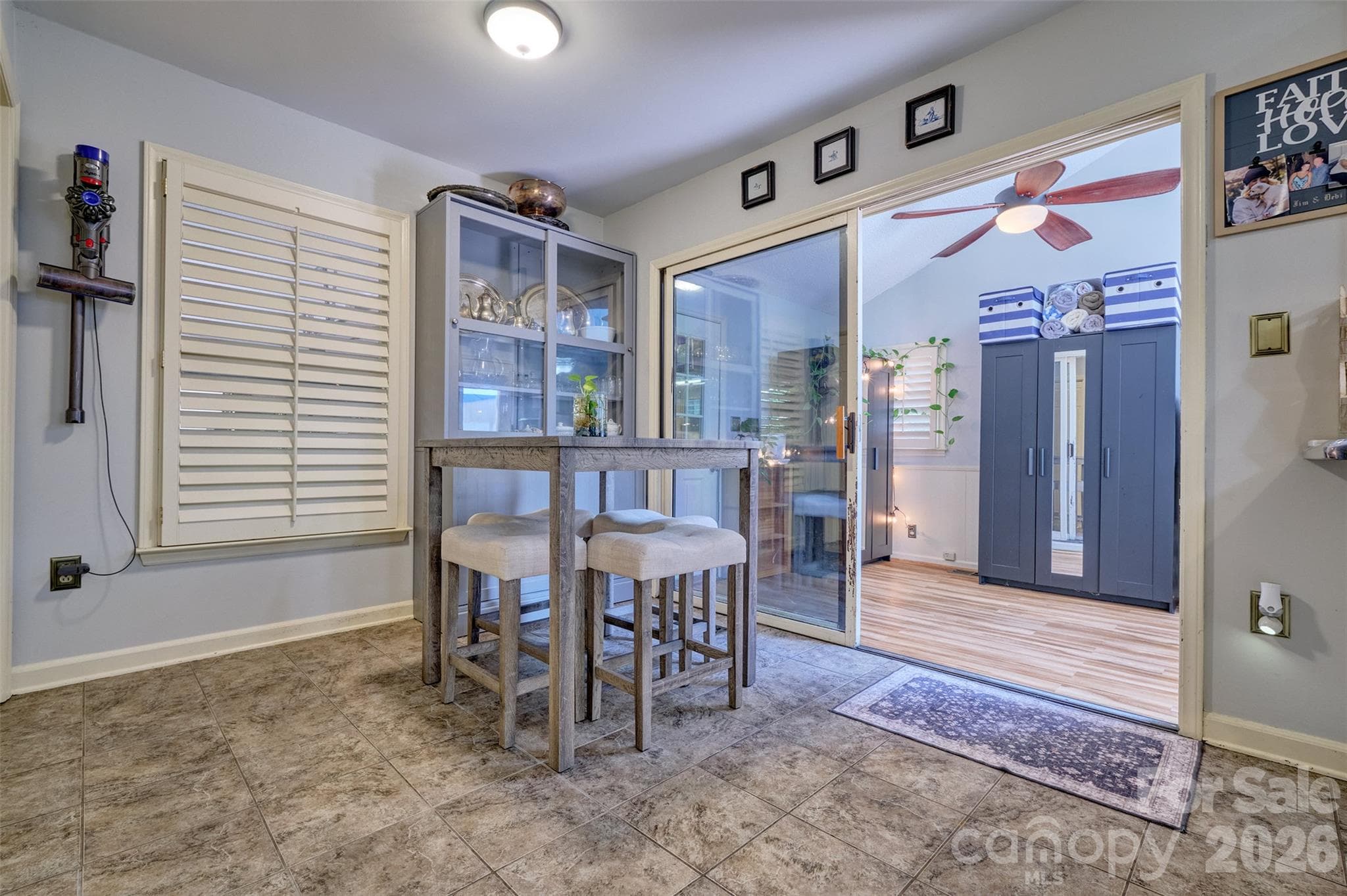 Single Family Residence at 18 Shipmaster Court, Lake Wylie, photo 11 of 33