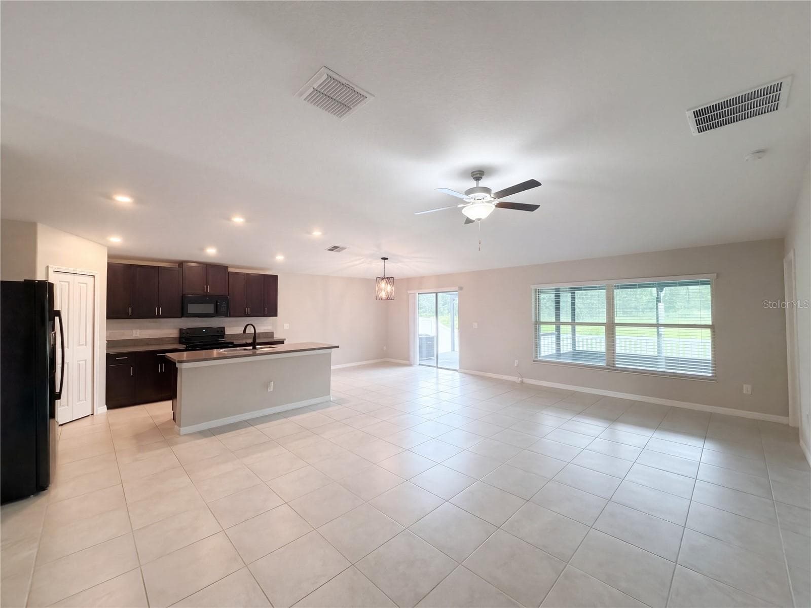 Single Family Residence at 39938 HARMON GROVE CT, ZEPHYRHILLS, photo 6 of 37