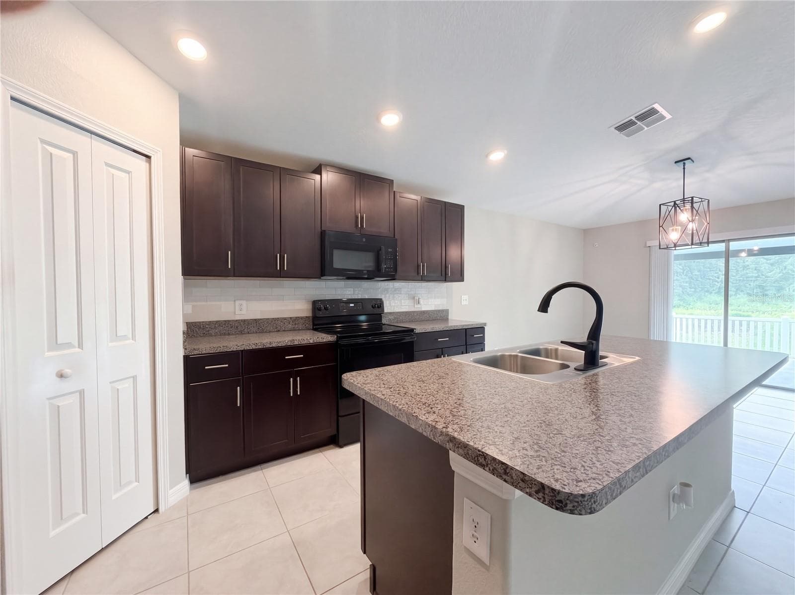 Single Family Residence at 39938 HARMON GROVE CT, ZEPHYRHILLS, photo 11 of 37