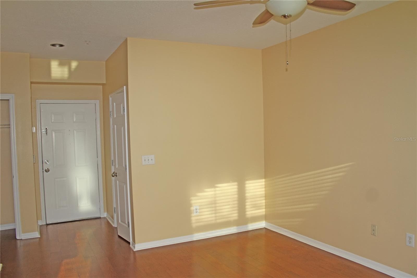 Living Room looking to Front Door and Office to the Right Side. - 1910 E PALM AVE #9201, TAMPA