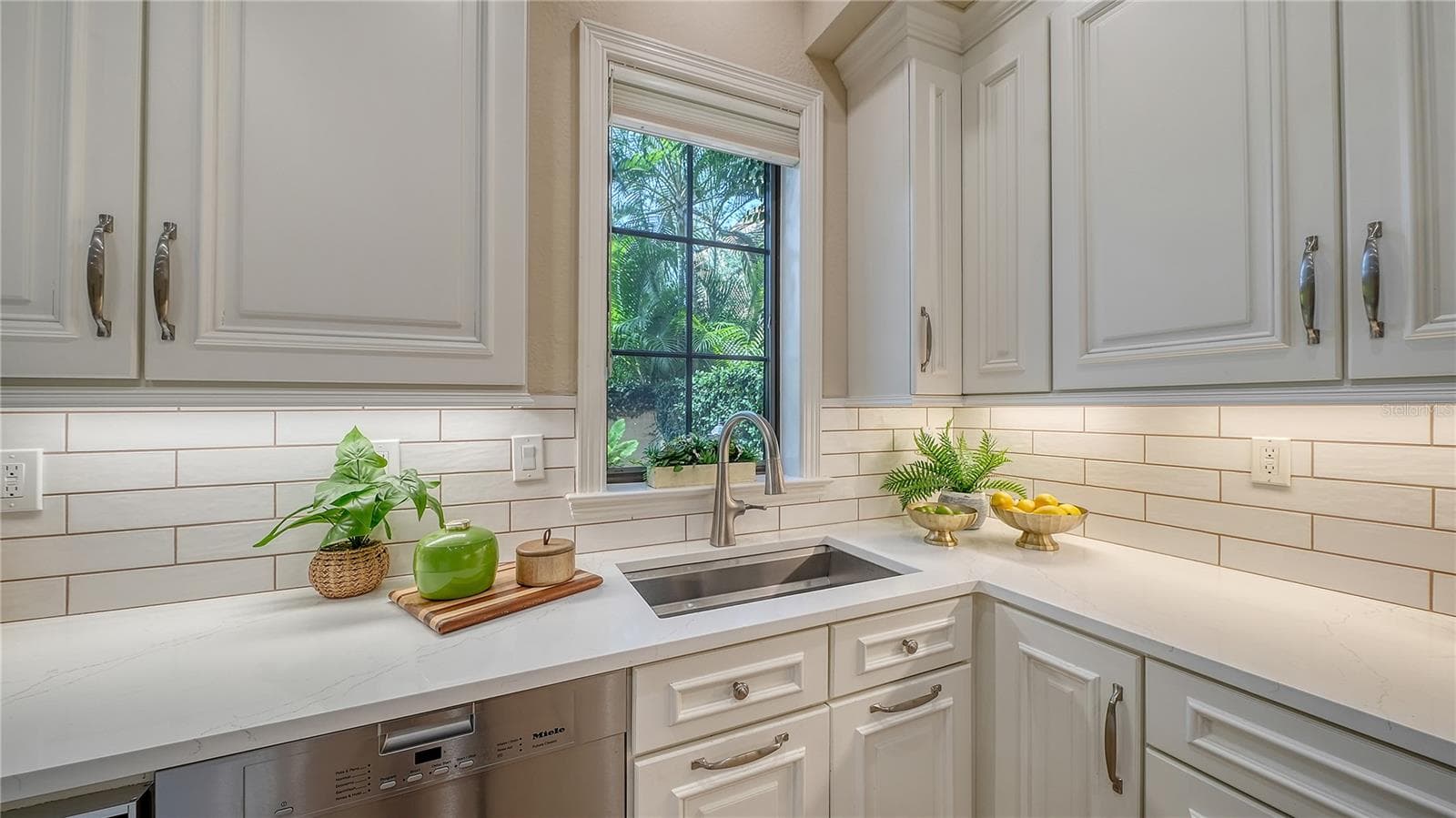 Townhouse at 1513 OAK ST #18, SARASOTA, photo 13 of 50