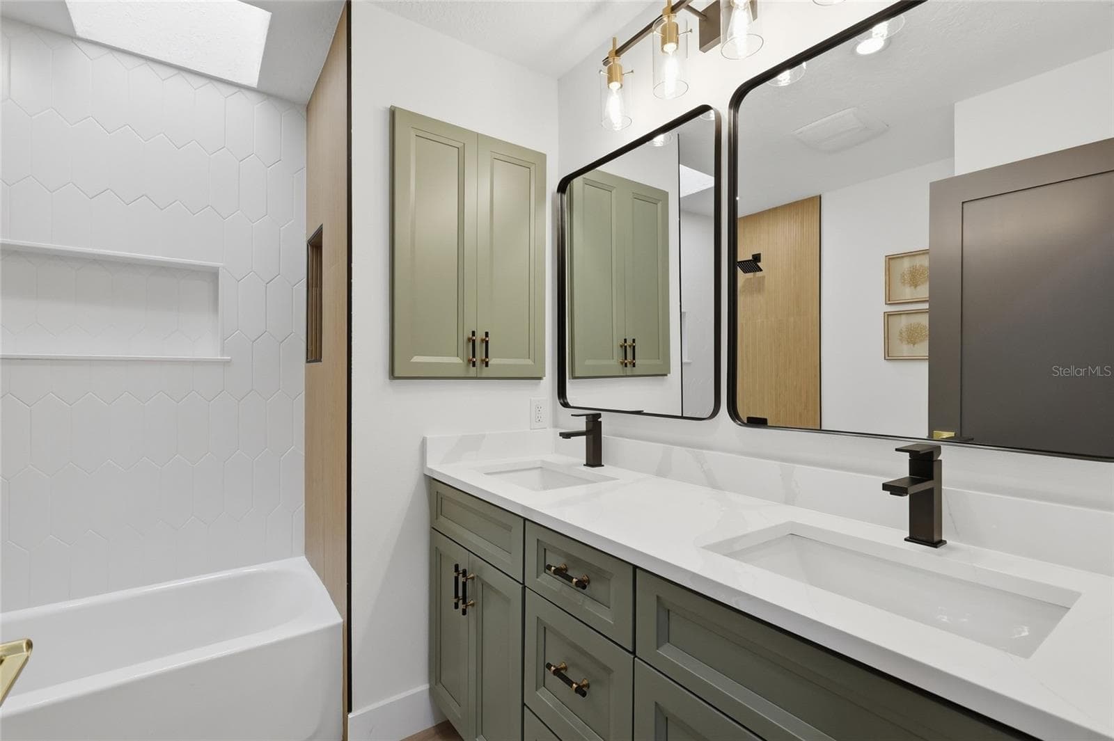 2nd Bathroom - 1411 70TH ST NW, BRADENTON