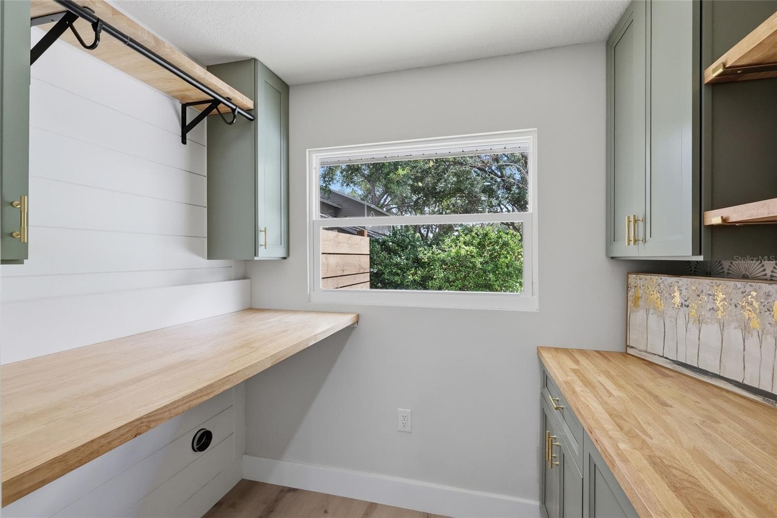 Gorgeous utility room with cabinetry, storage and sink - 1411 70TH ST NW, BRADENTON
