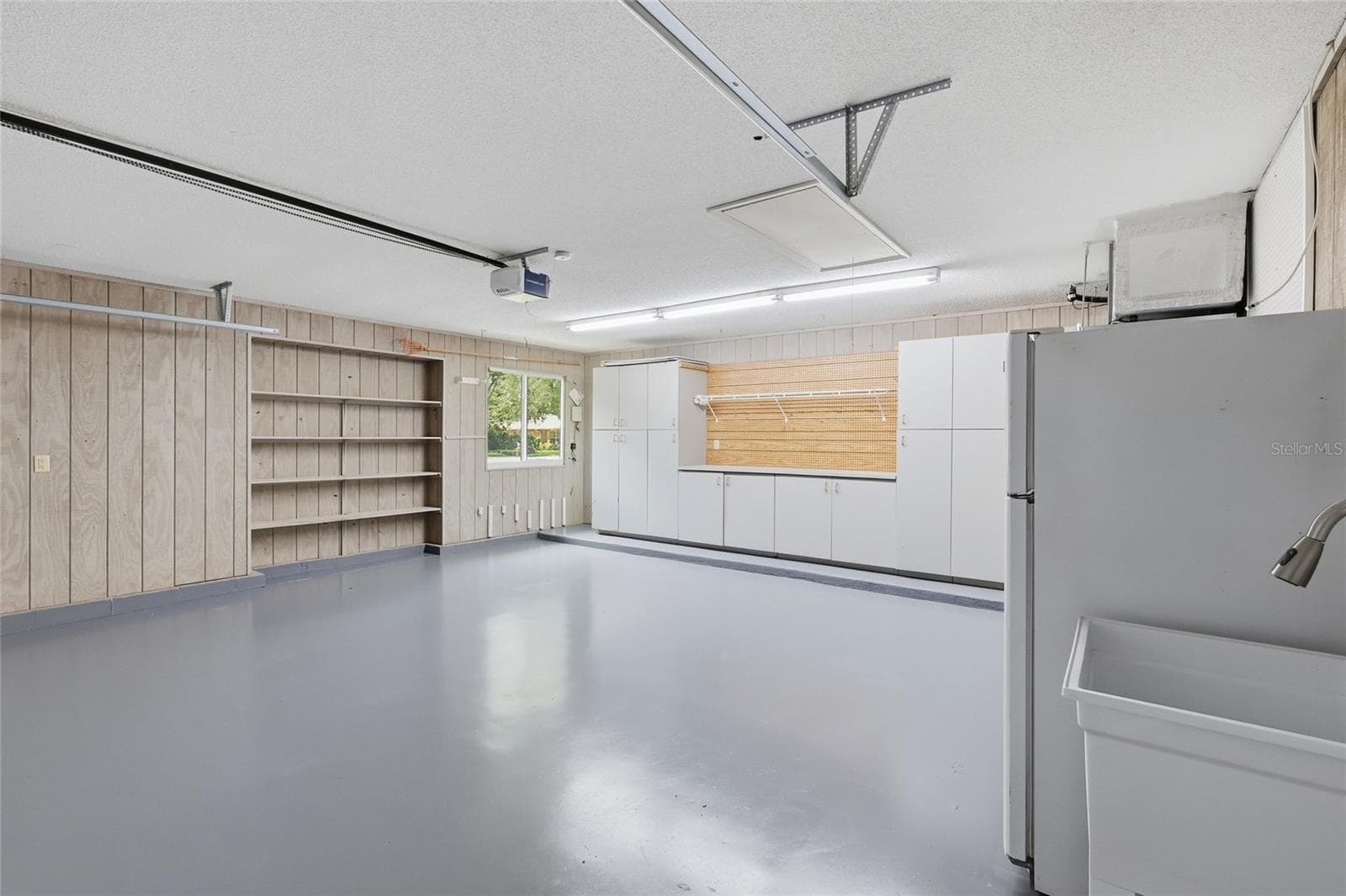 Oversized Garage with built in shelving/workshop space - 1411 70TH ST NW, BRADENTON