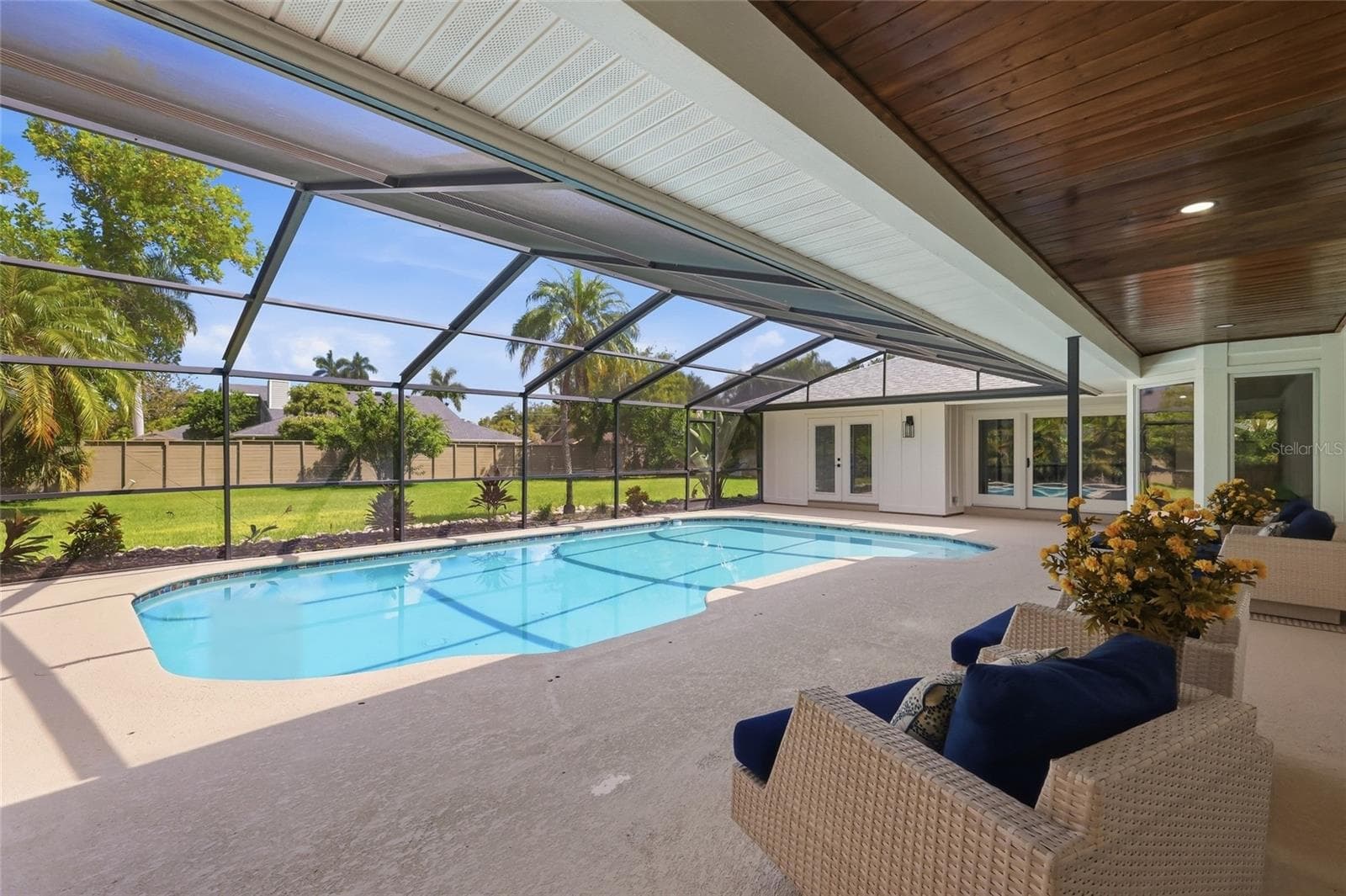 Amazing screened in pool area! - 1411 70TH ST NW, BRADENTON