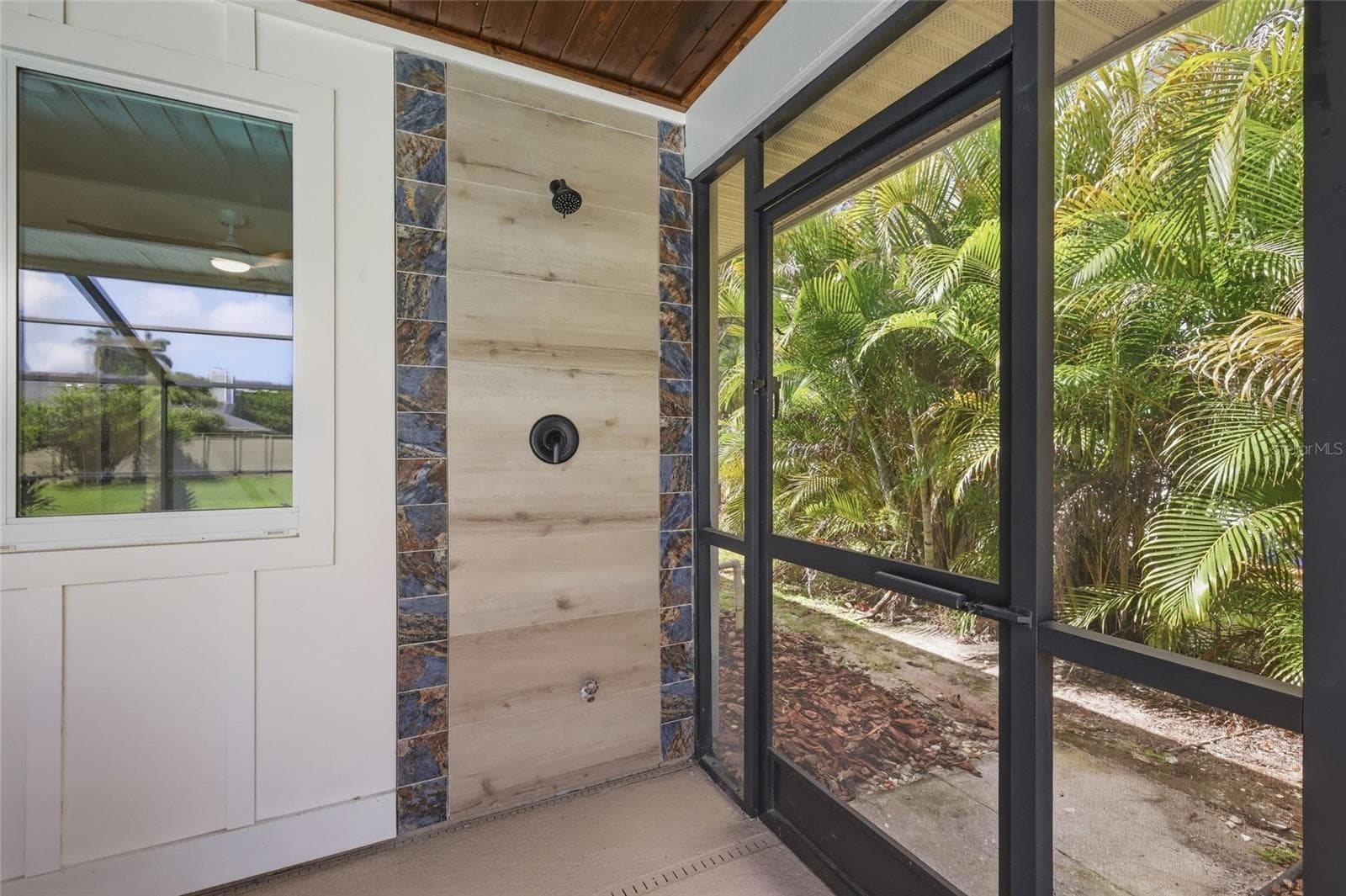 Outdoor private shower - 1411 70TH ST NW, BRADENTON