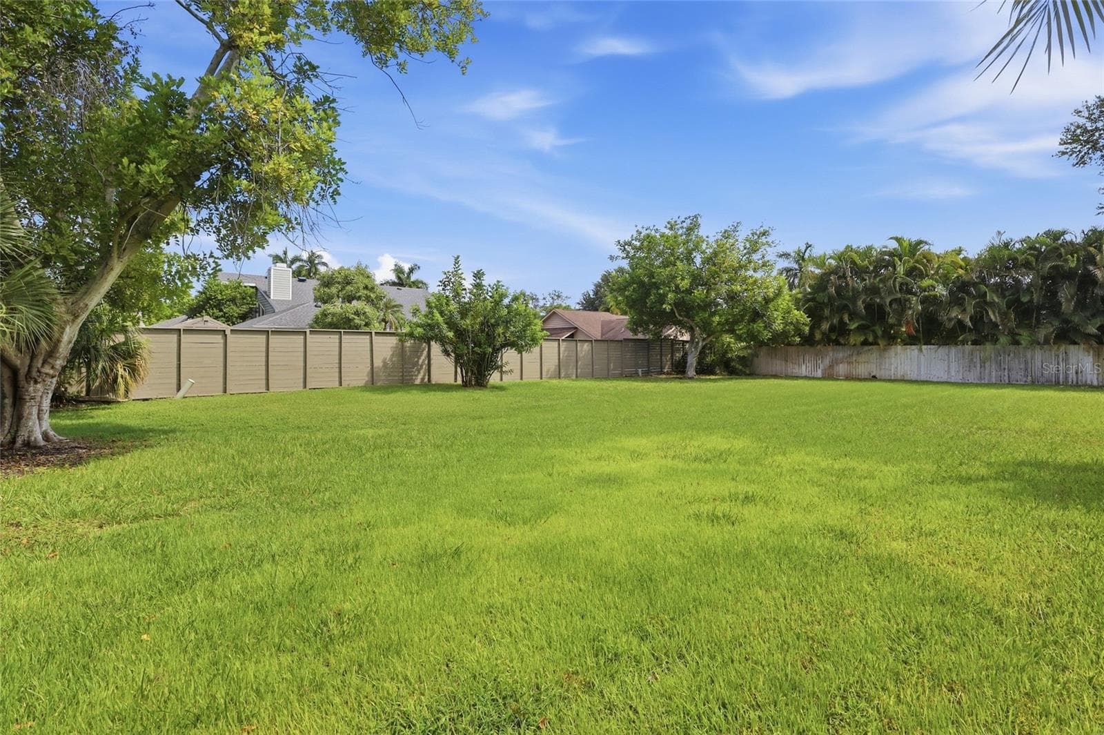 HUGE Backyard perfect for kids, pets and just enjoying space! - 1411 70TH ST NW, BRADENTON