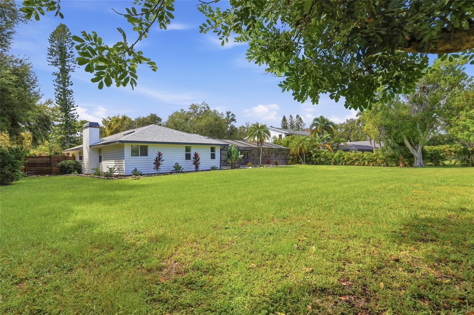 HUGE Backyard perfect for kids, pets and just enjoying space! - 1411 70TH ST NW, BRADENTON