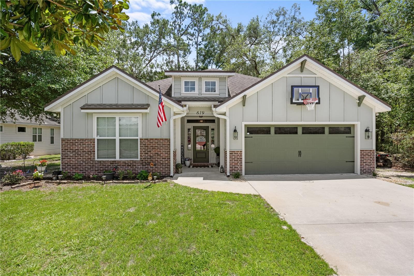 619 SW BELLFLOWER