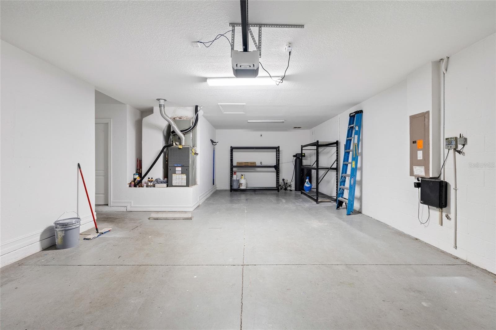 3 Car Tandem Garage - 5914 SHELL RIDGE DR, LITHIA