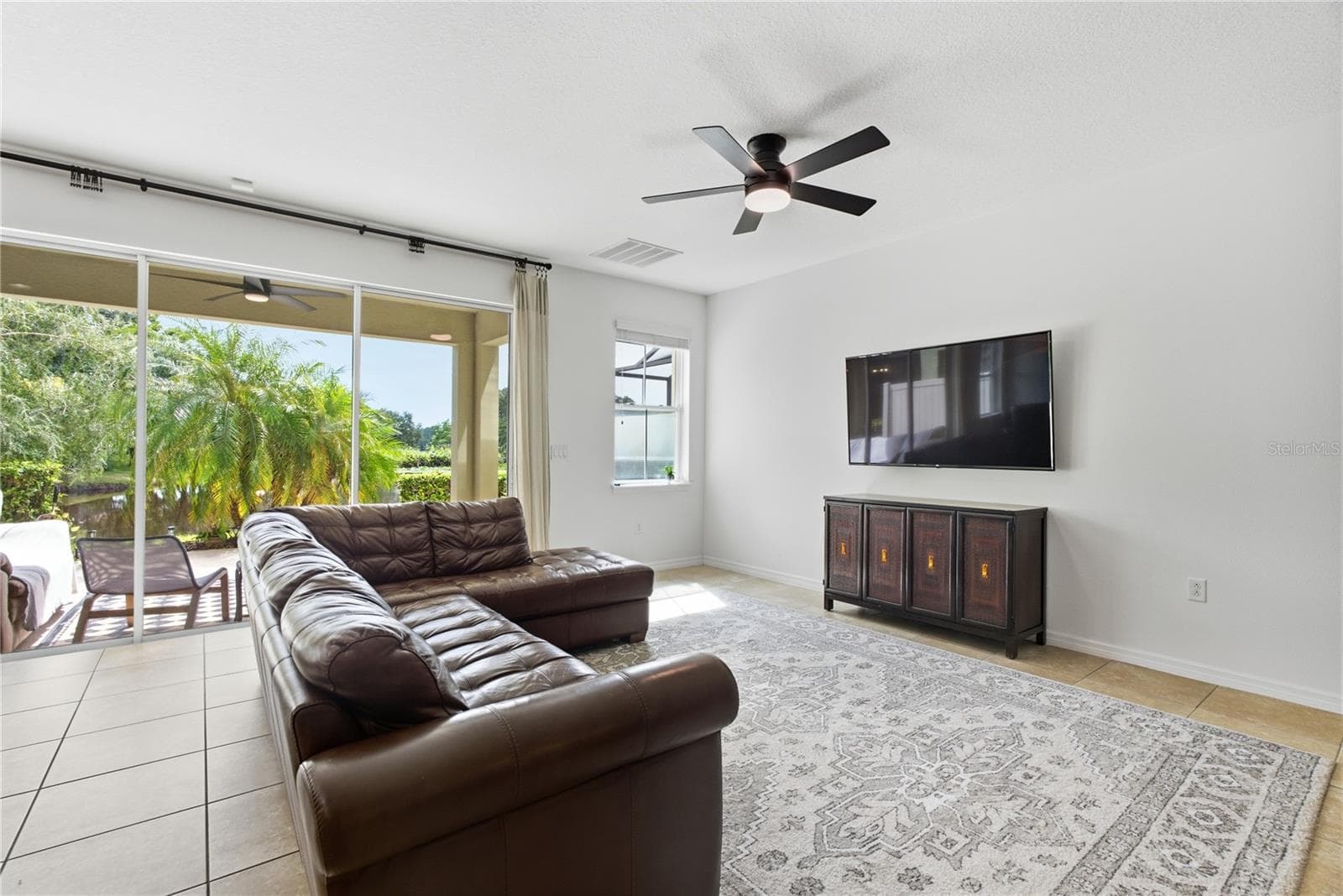 Living room - 11722 CASA LAGO LN, TAMPA