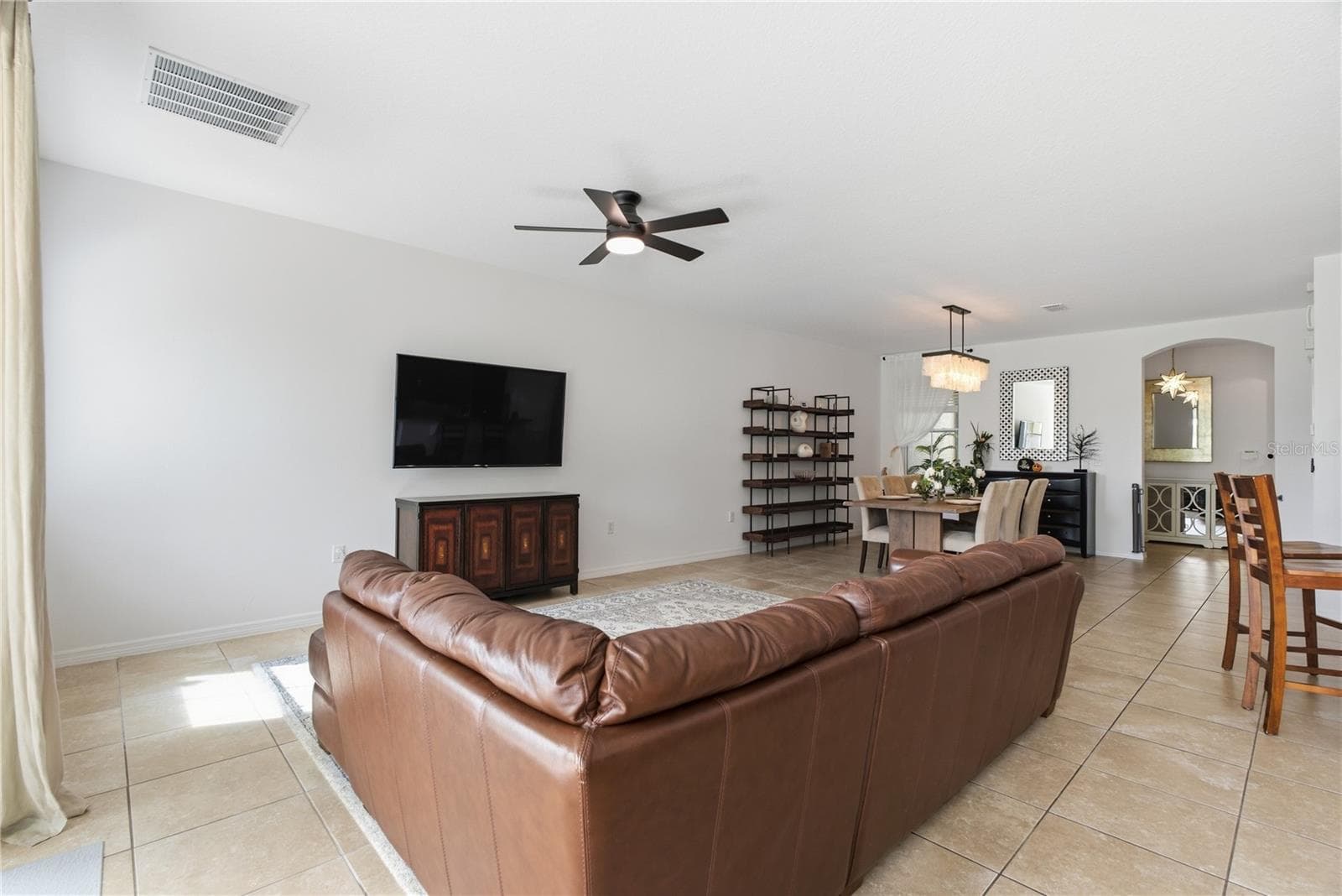 Living room - 11722 CASA LAGO LN, TAMPA