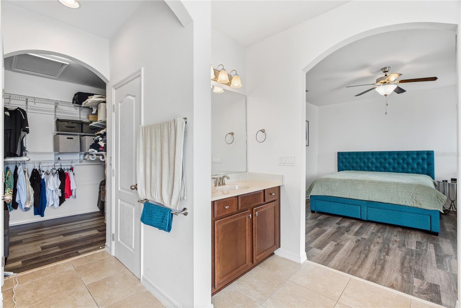 Walk-in closet - 11722 CASA LAGO LN, TAMPA