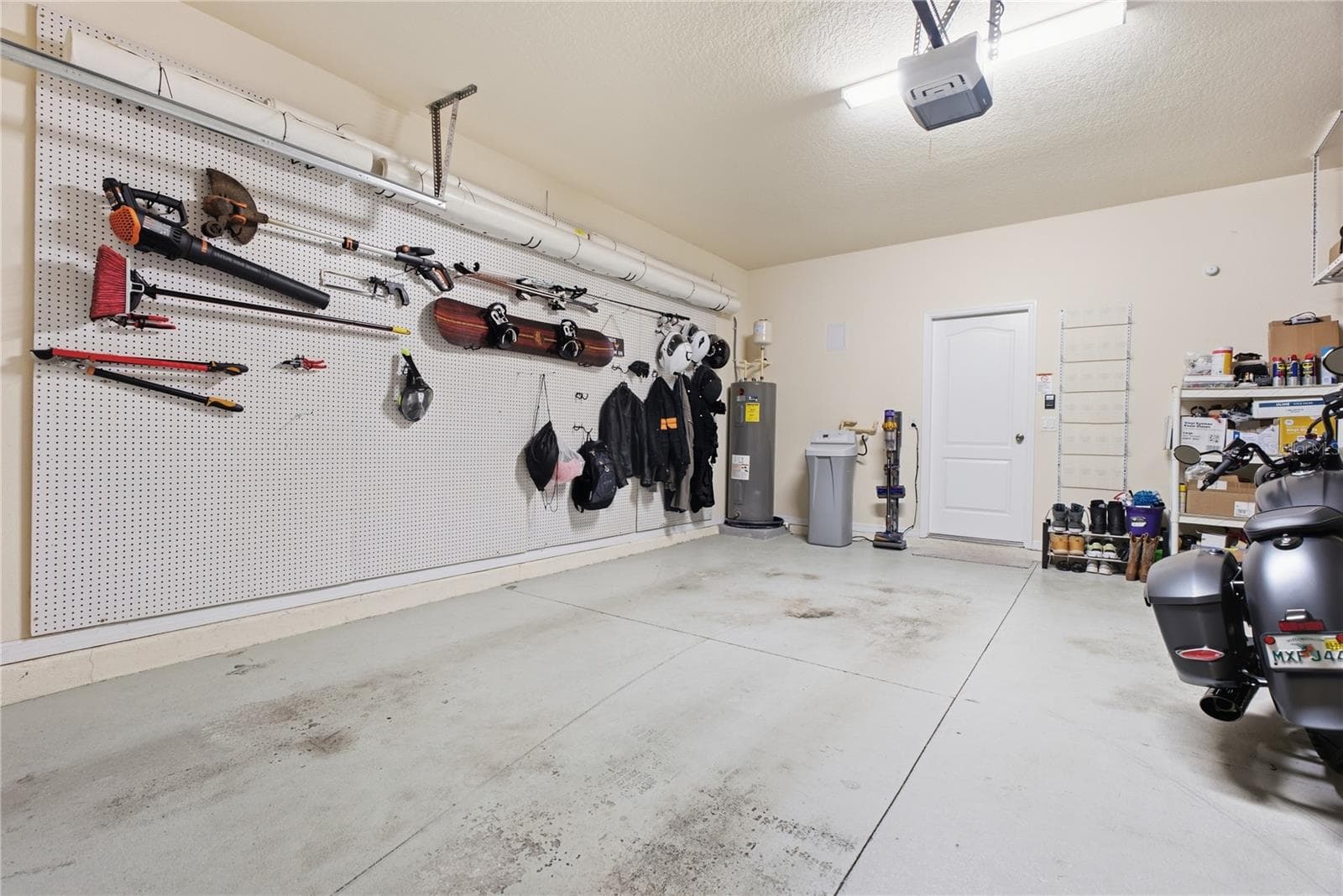 Garage - 11722 CASA LAGO LN, TAMPA
