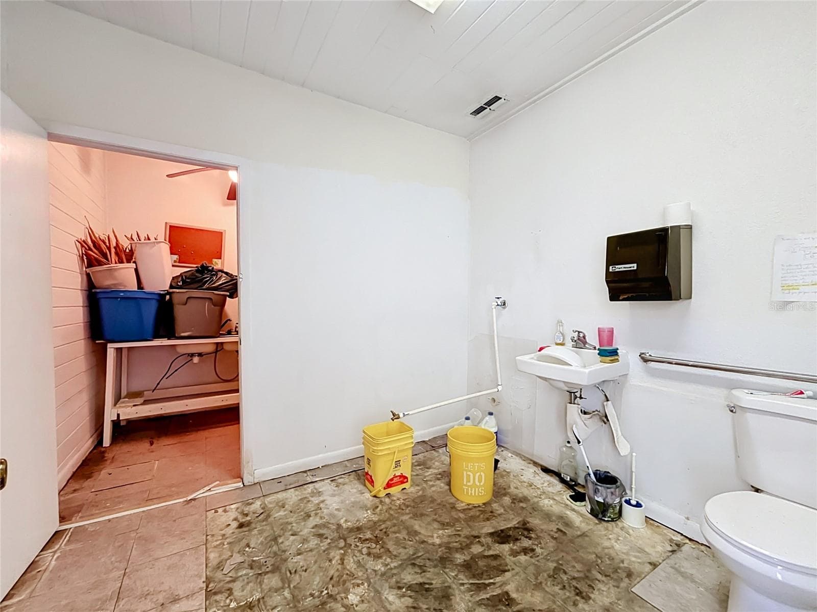 Mixed Use at 10721 LEISURE LN E, LAKE WALES, photo 37 of 52