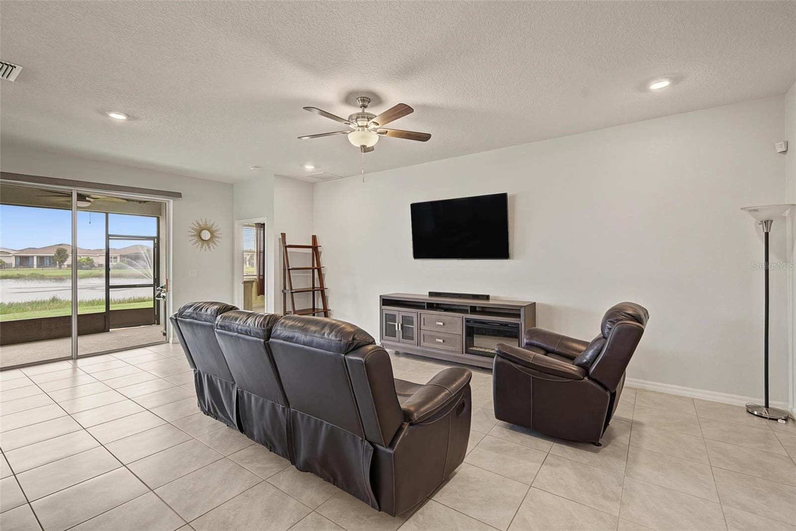 Single Family Residence at 13338 WATERLEAF GARDEN CIR, RIVERVIEW, photo 10 of 66