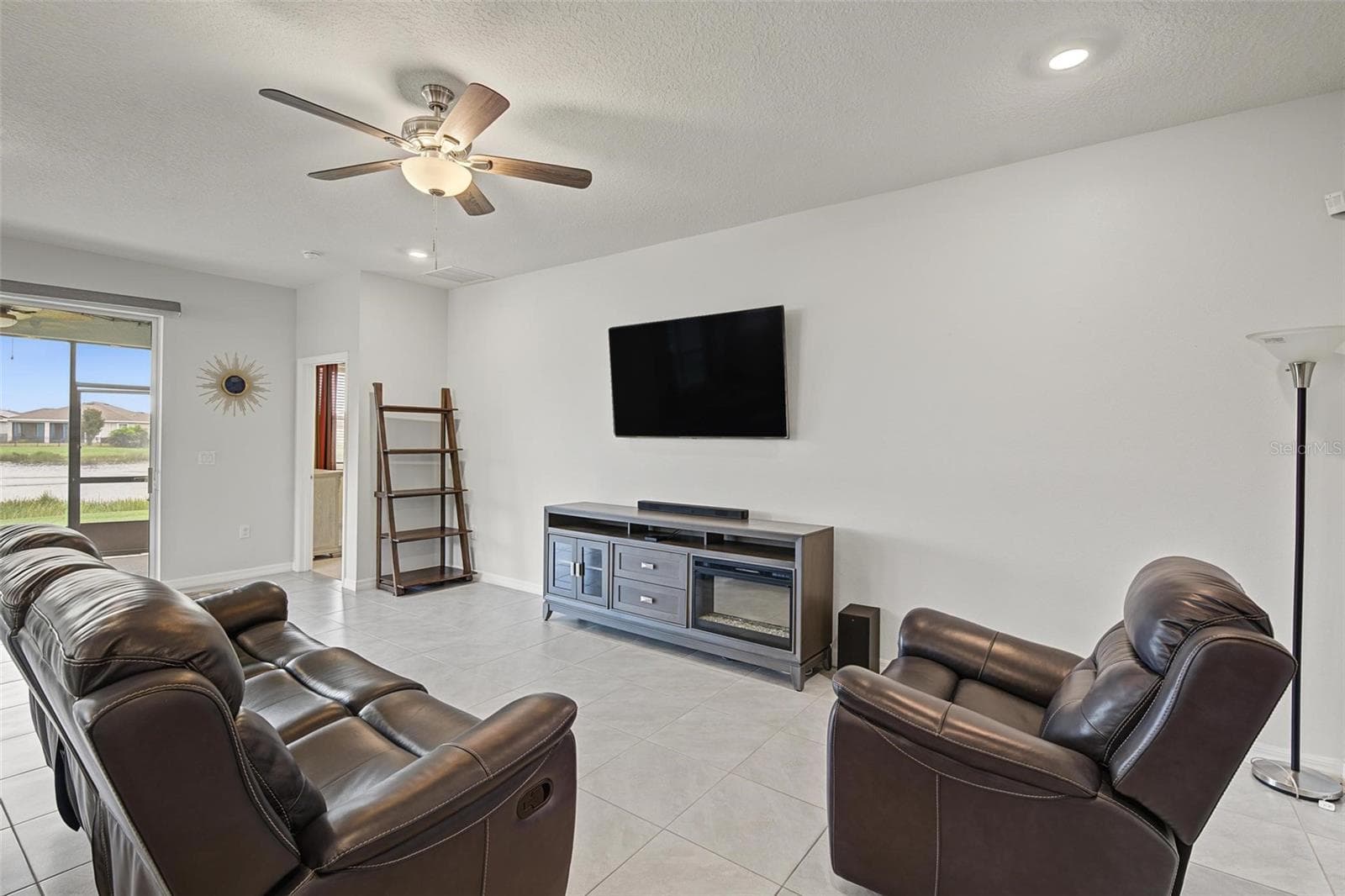 Single Family Residence at 13338 WATERLEAF GARDEN CIR, RIVERVIEW, photo 11 of 66