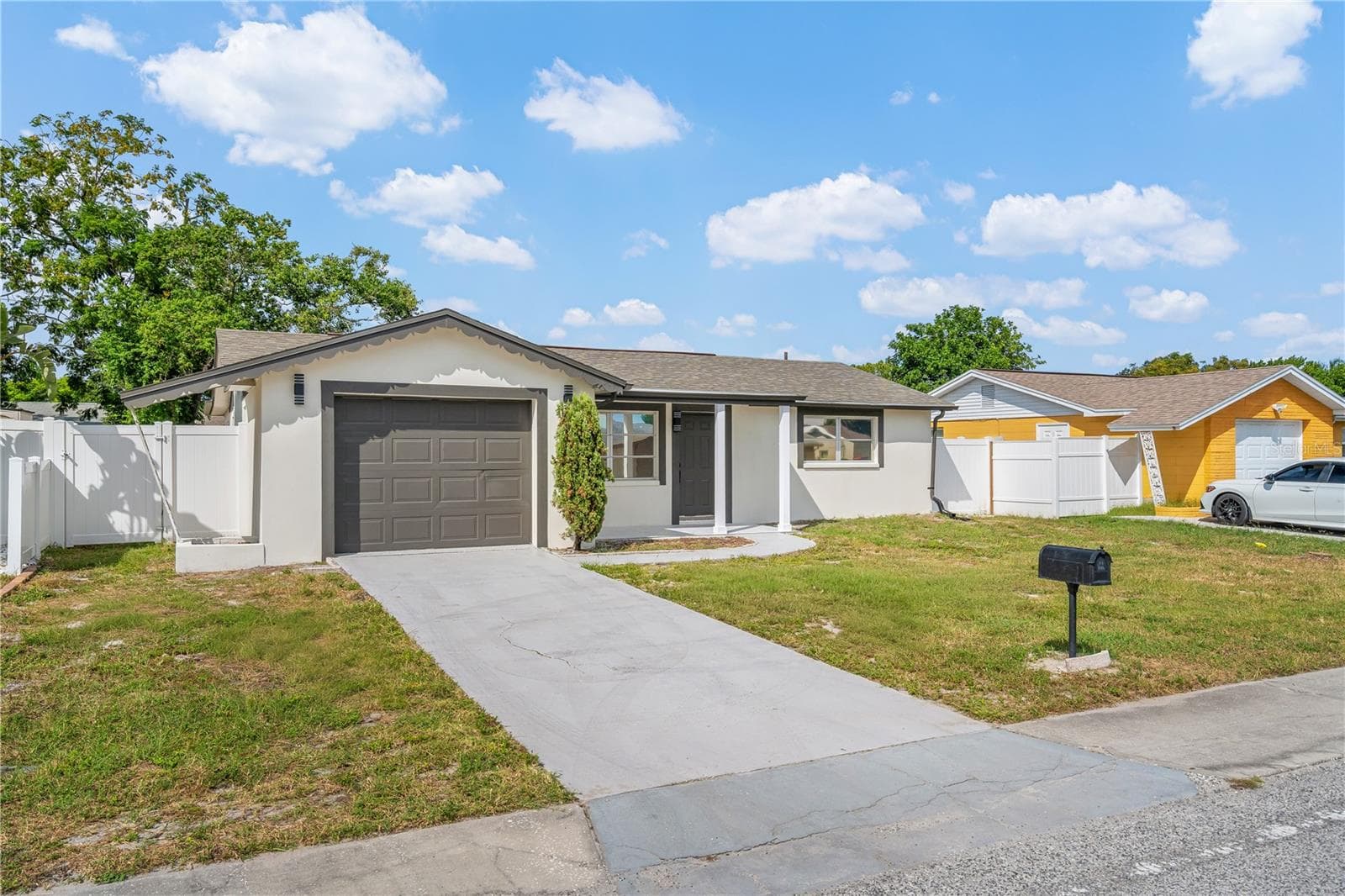 3041 HOLIDAY LAKE DR