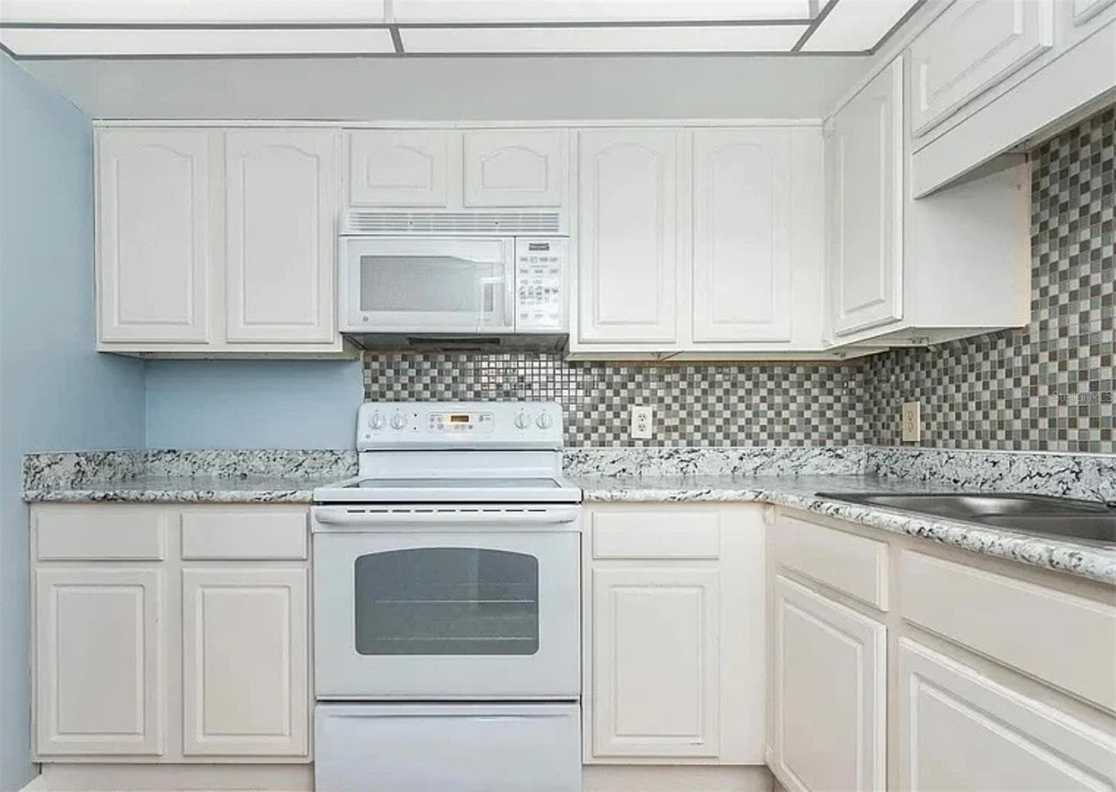 KITCHEN - 1224 S PENINSULA DR #415, DAYTONA BEACH