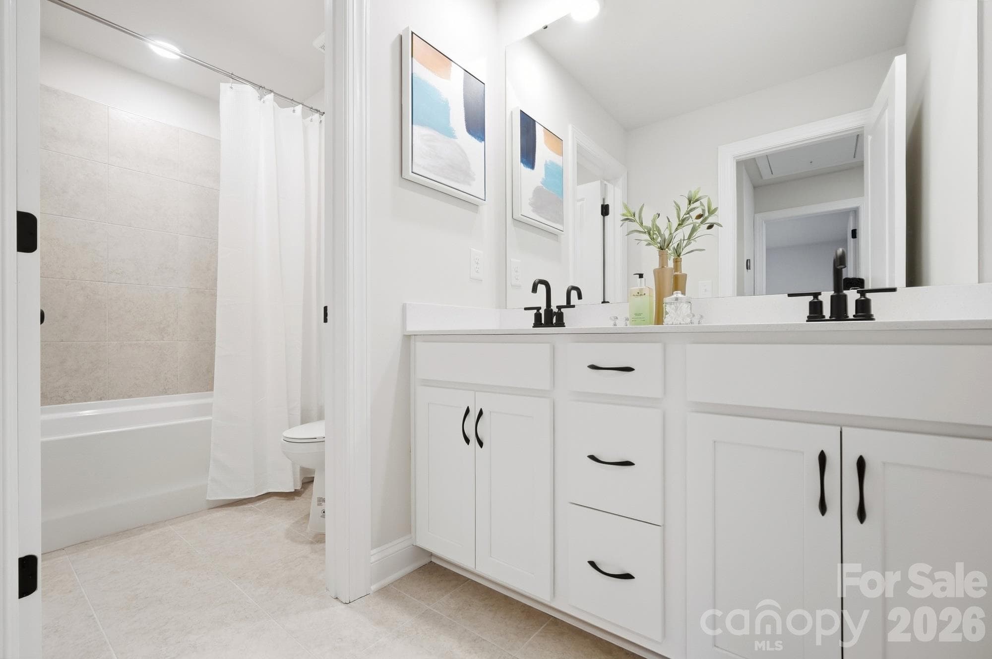 Upstairs Hall Bath - Monroe