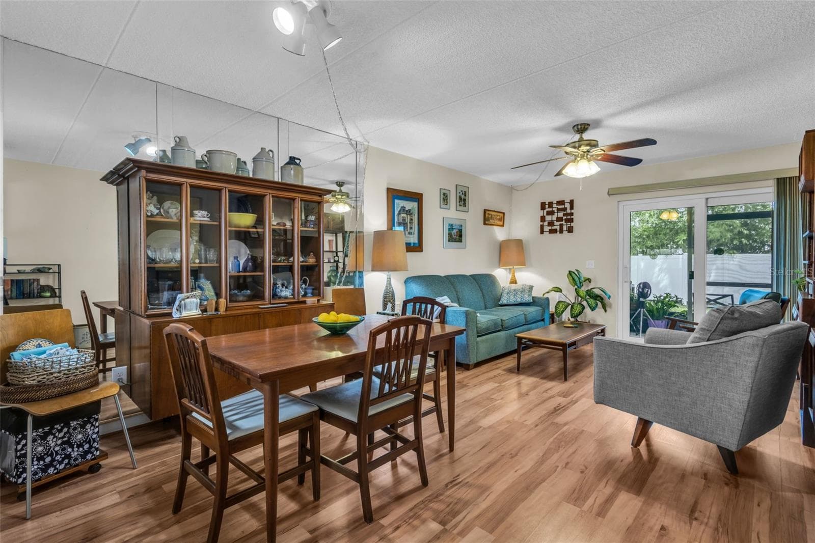 Dining Area 1 - 3811 N OAK DR #E51, TAMPA