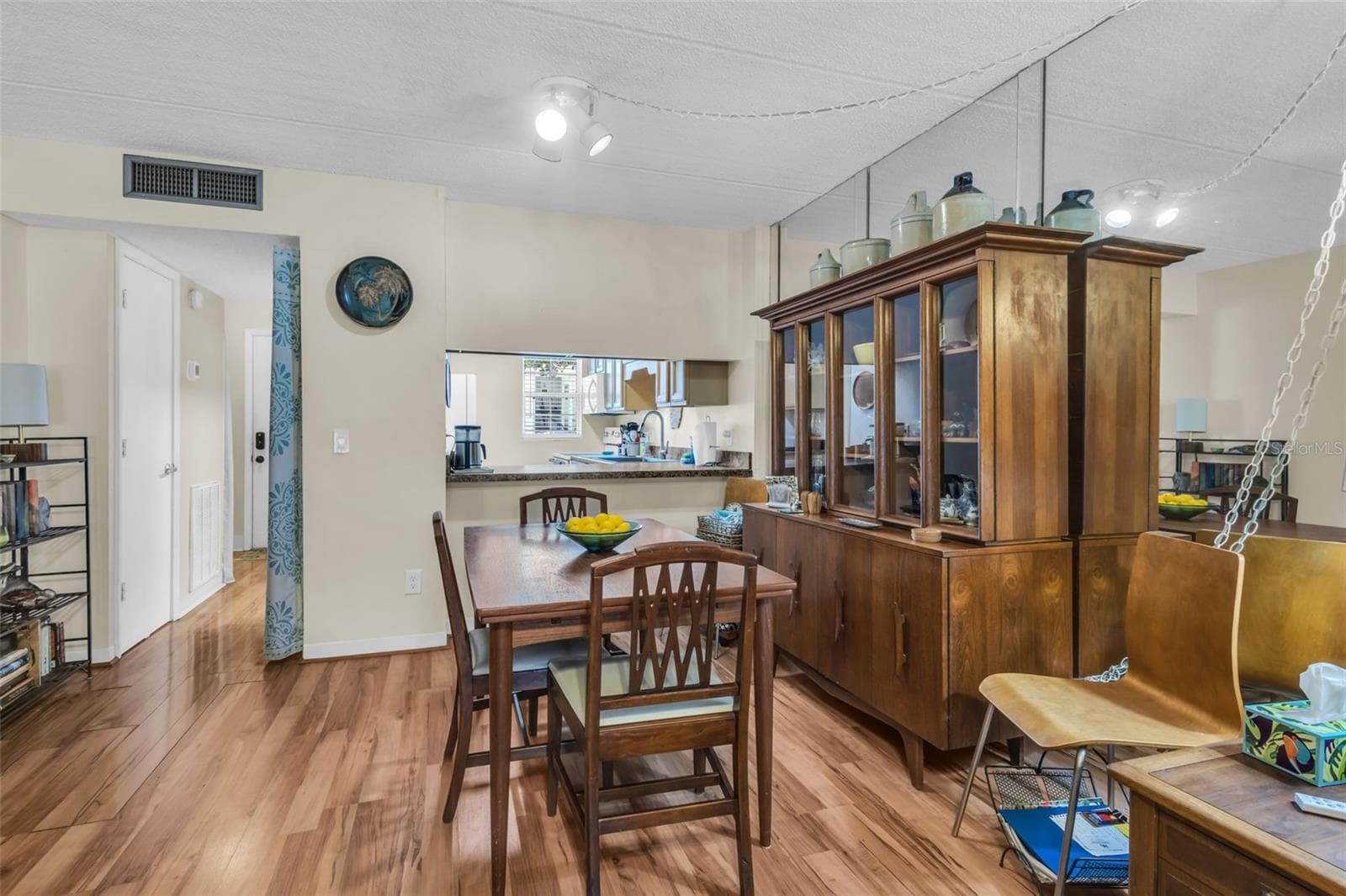 Dining Area 2 - 3811 N OAK DR #E51, TAMPA