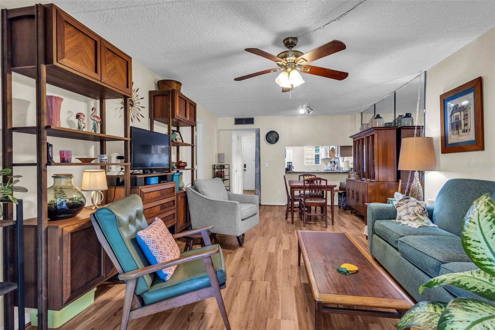 Living Room - 3811 N OAK DR #E51, TAMPA