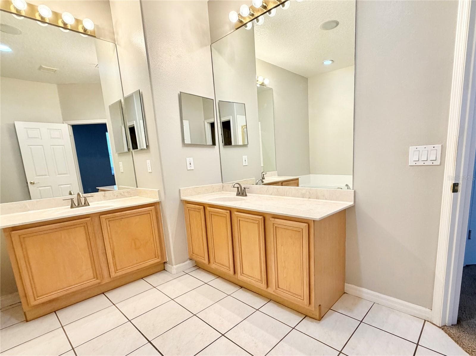 Single Family Residence at 3961 SHAWN CIR, ORLANDO, photo 11 of 24