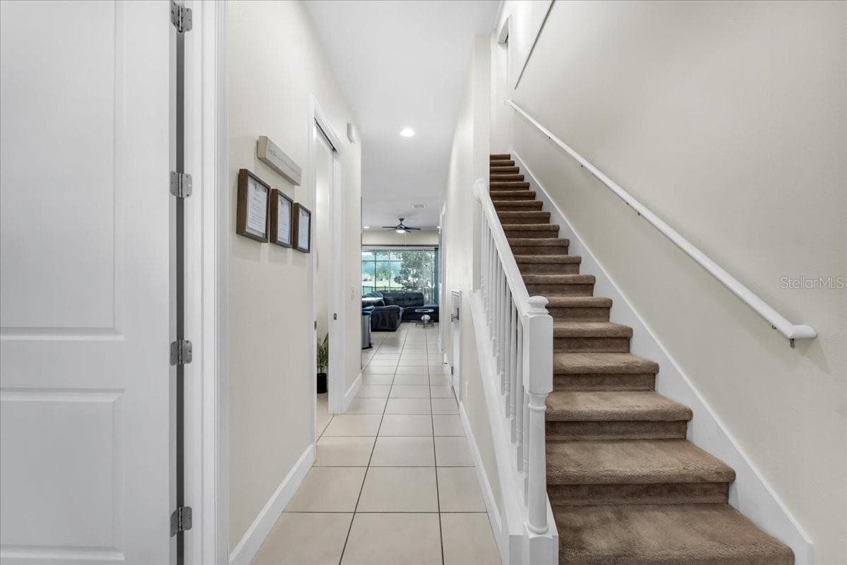 Foyer - 390 CAPTIVA DR, DAVENPORT