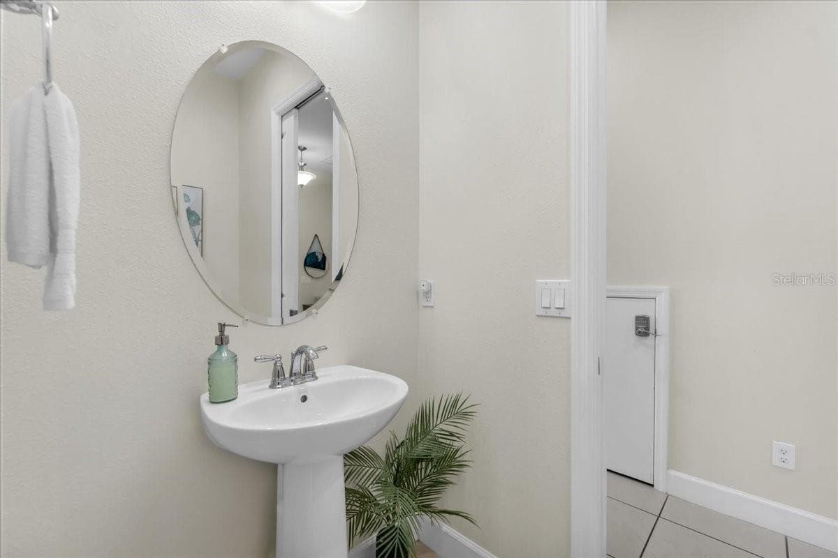 Townhouse at 390 CAPTIVA DR, DAVENPORT, photo 16 of 103