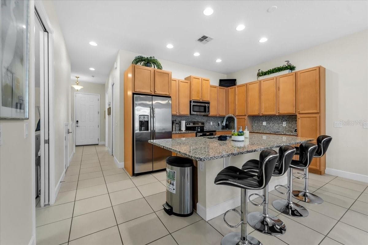 Townhouse at 390 CAPTIVA DR, DAVENPORT, photo 24 of 103