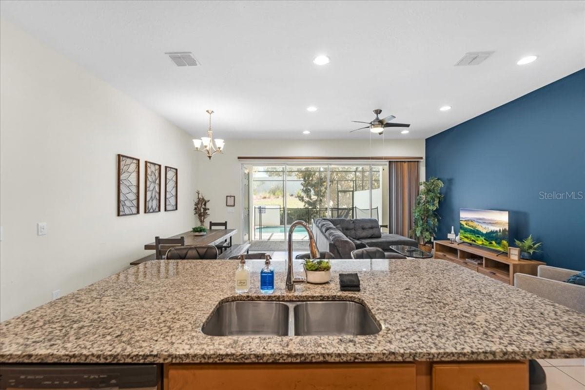 Townhouse at 390 CAPTIVA DR, DAVENPORT, photo 26 of 103