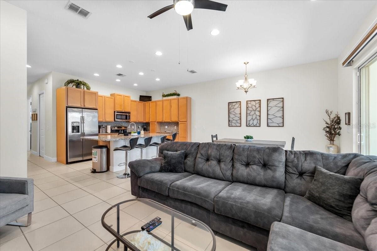 Townhouse at 390 CAPTIVA DR, DAVENPORT, photo 29 of 103