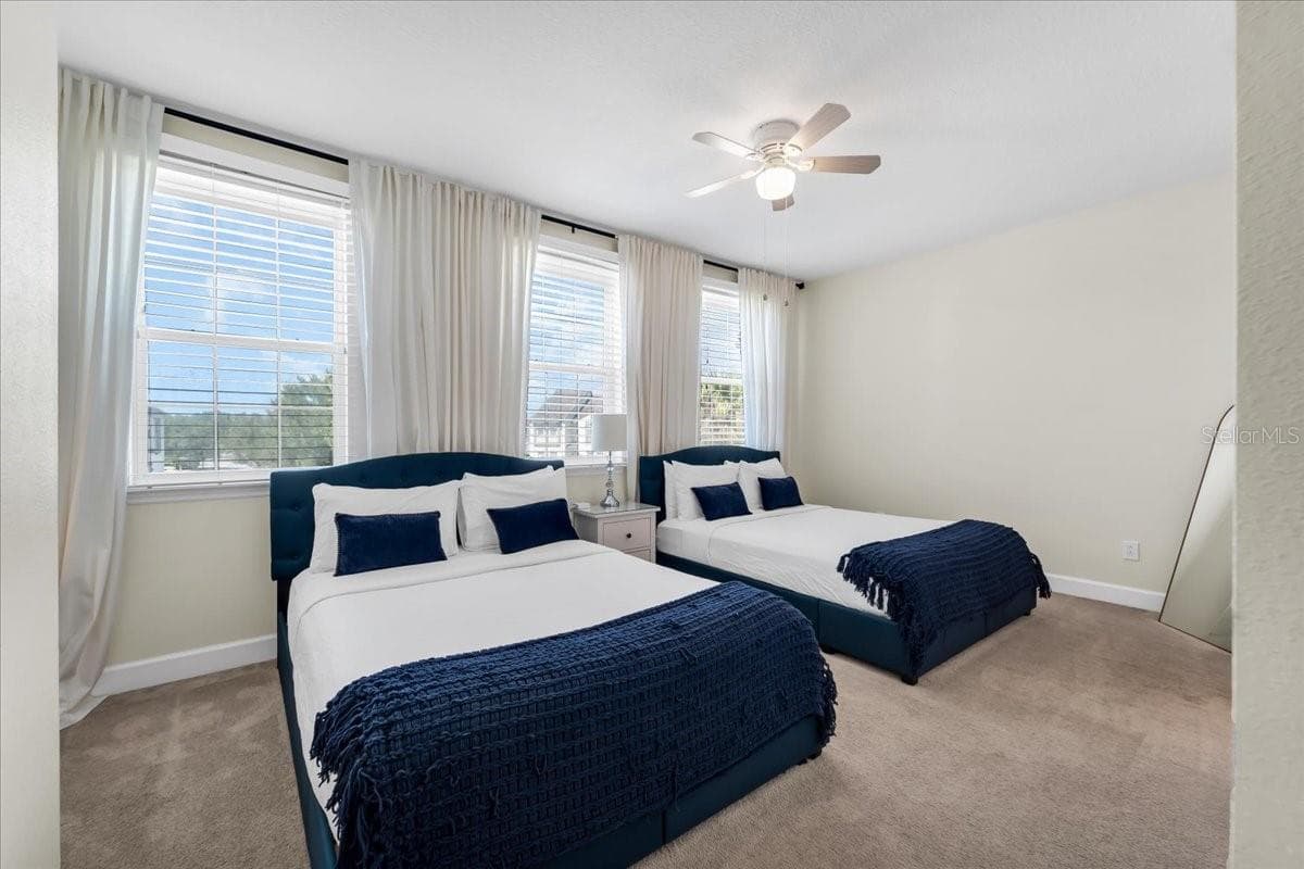 Upstairs master bedroom - 390 CAPTIVA DR, DAVENPORT