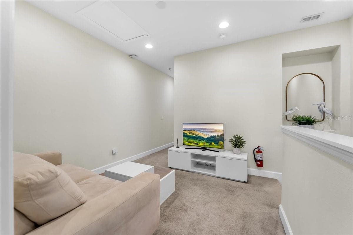 Loft - 390 CAPTIVA DR, DAVENPORT