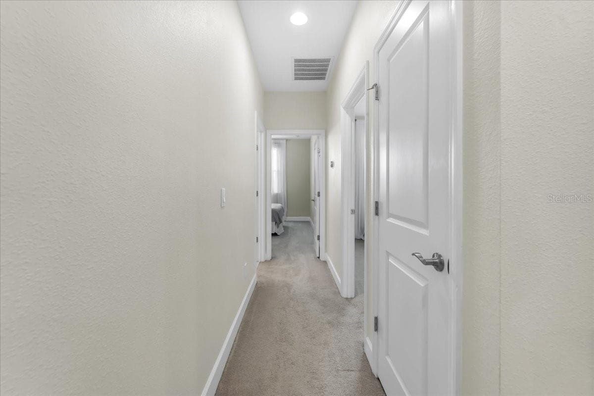 Hallway - 390 CAPTIVA DR, DAVENPORT