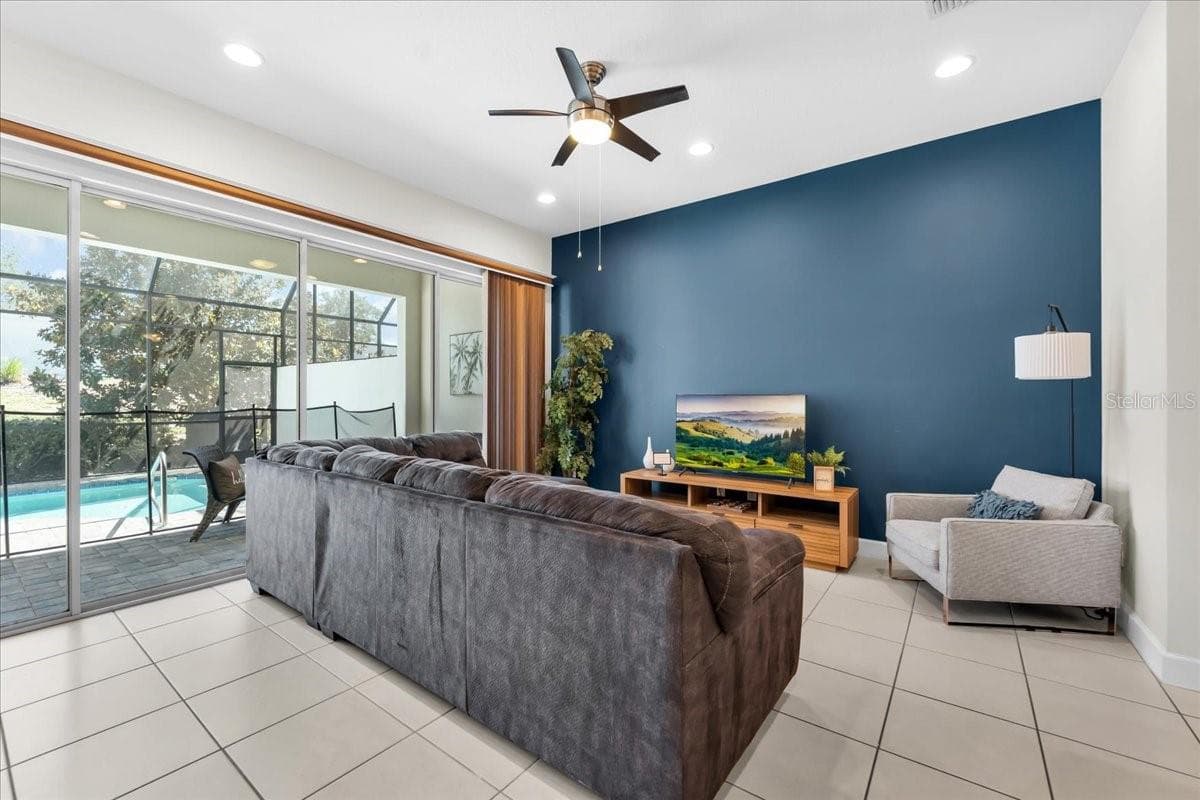 Townhouse at 390 CAPTIVA DR, DAVENPORT, photo 52 of 103