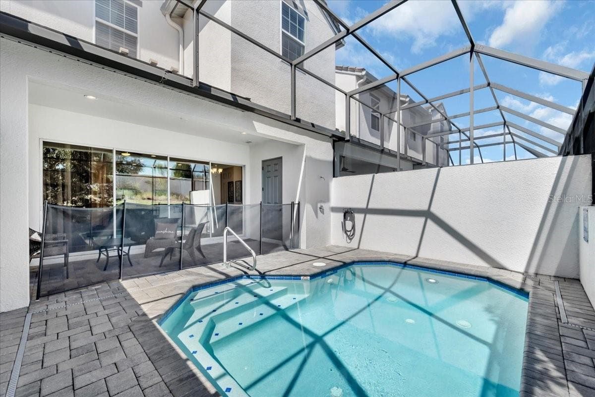 Townhouse at 390 CAPTIVA DR, DAVENPORT, photo 59 of 103