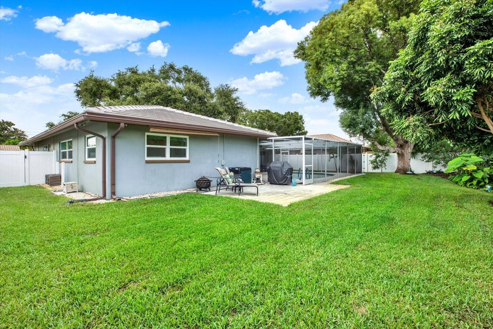 EXPANSIVE backyard-possibilities are endless - 11158 137TH ST N, LARGO