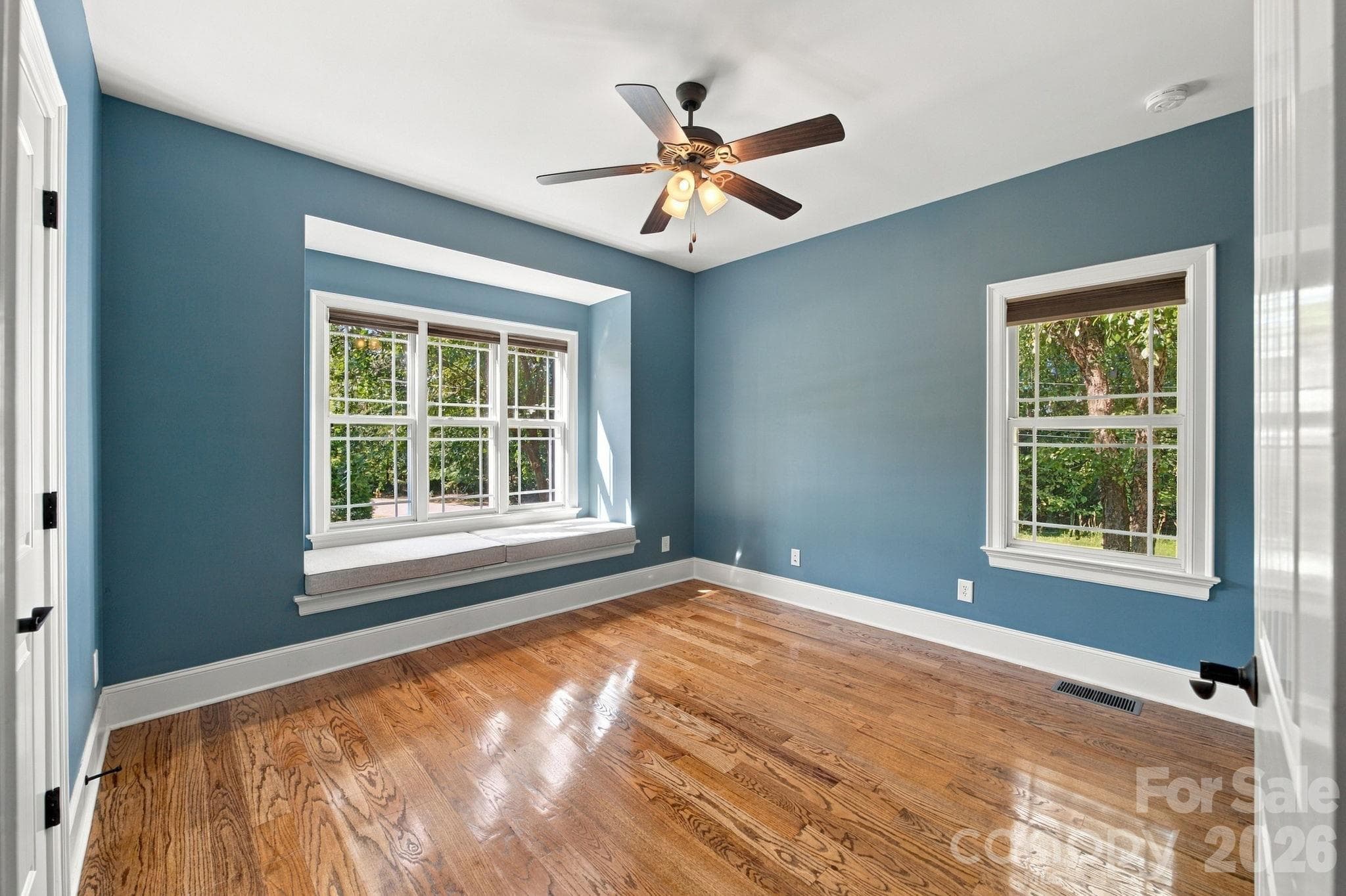 Main level guest room, nursery or home office - 7481 Brotherton Road, Denver