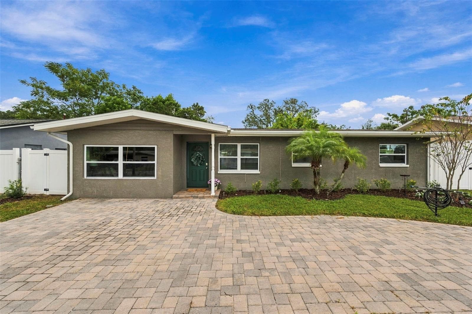 620 PALM PL