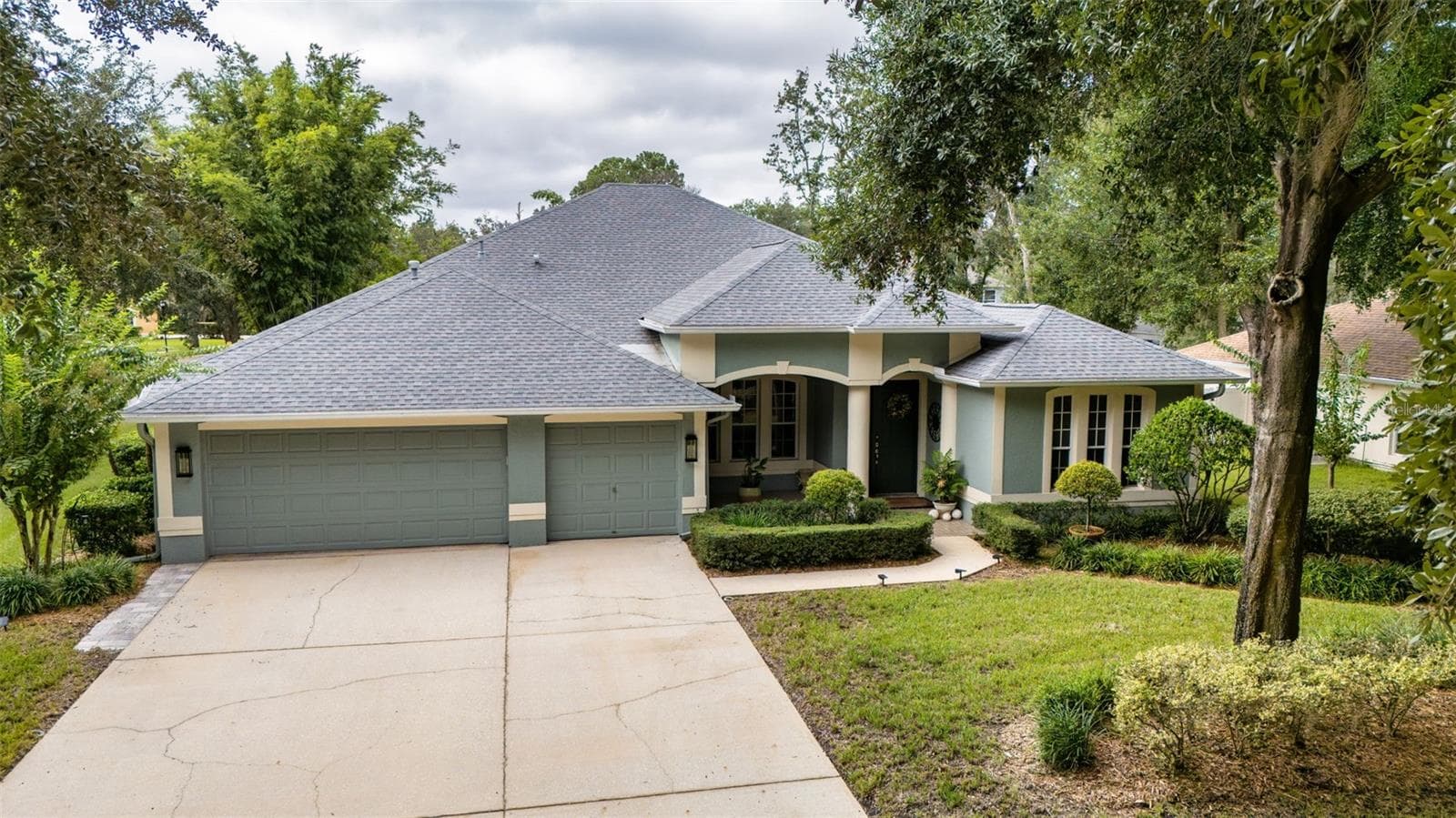 28 CAMELOT RIDGE DR