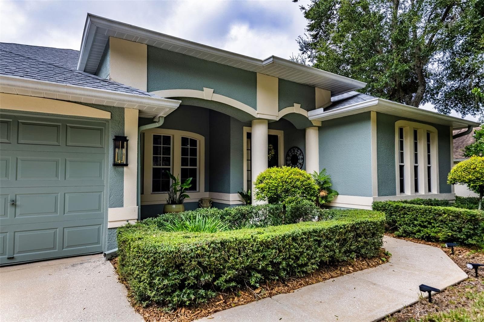 Single Family Residence at 28 CAMELOT RIDGE DR, BRANDON, photo 2 of 70