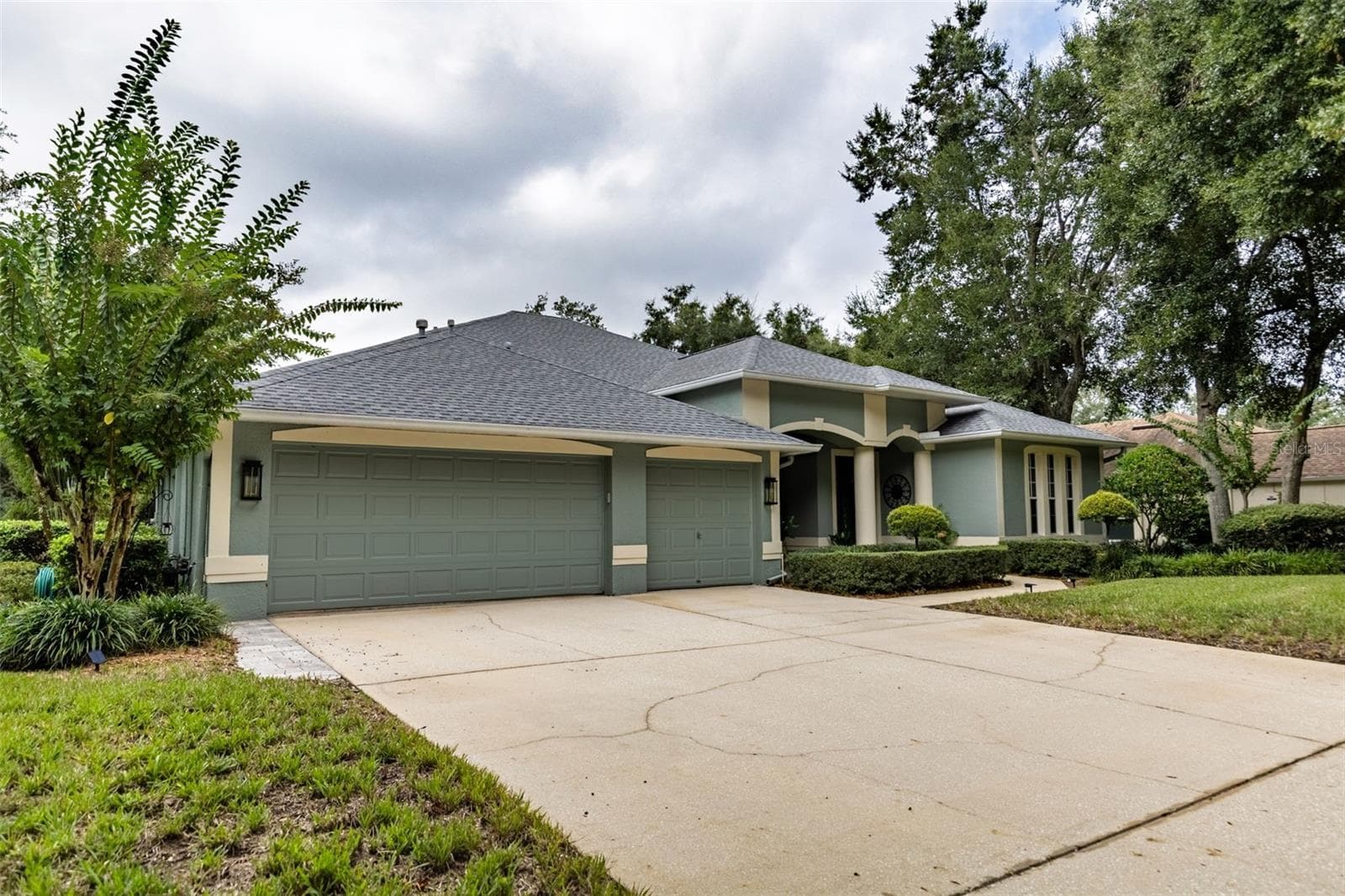 Single Family Residence at 28 CAMELOT RIDGE DR, BRANDON, photo 4 of 70